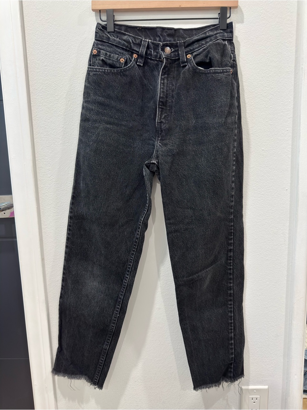 Levi's Black Washed Cropped Straight Jeans